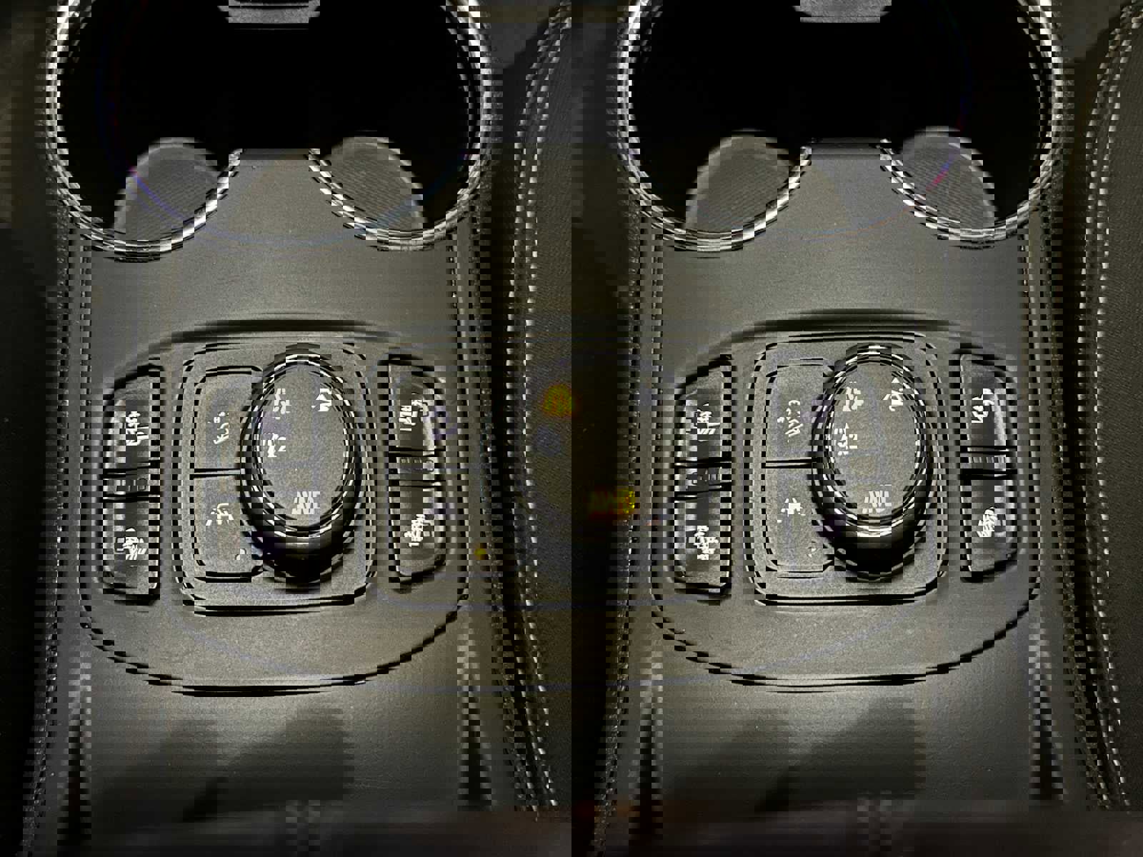 Used 2022 GMC Terrain SLE w/ Driver Convenience Package image 29