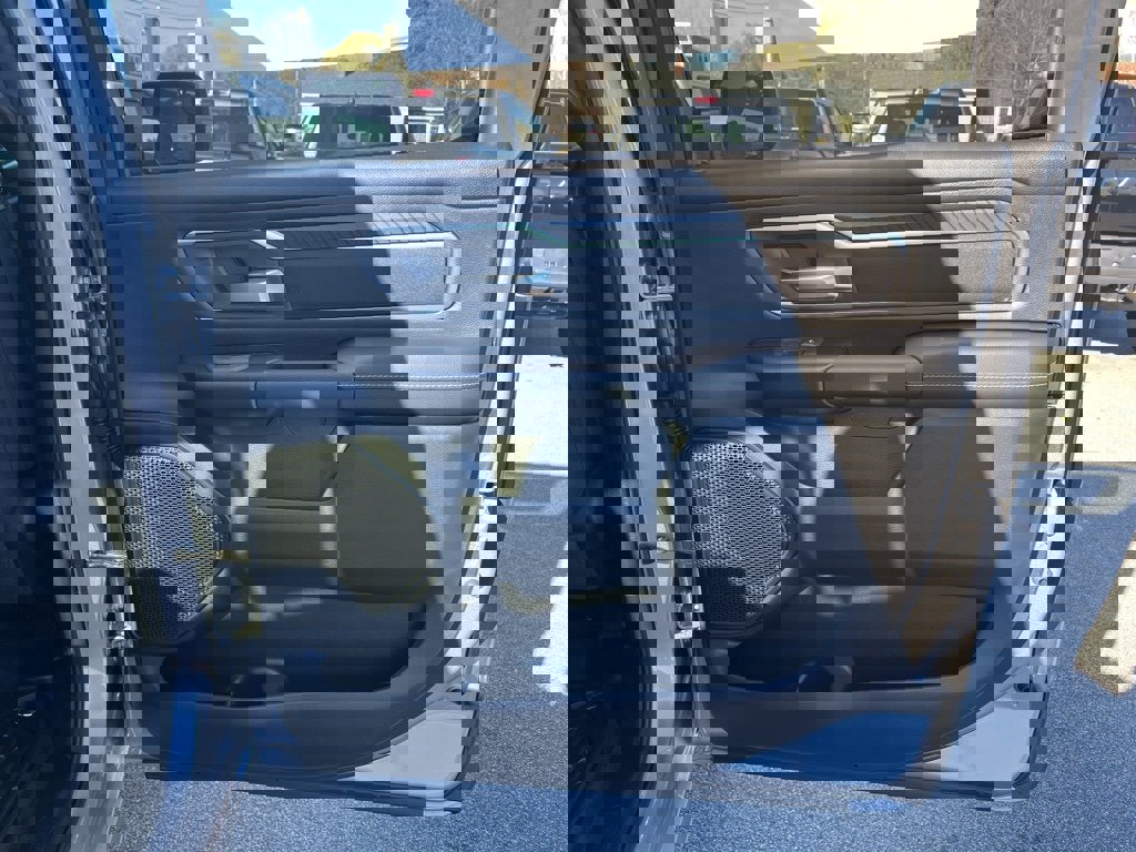 New 2026 RAM 1500 4x4 Crew Cab image 12