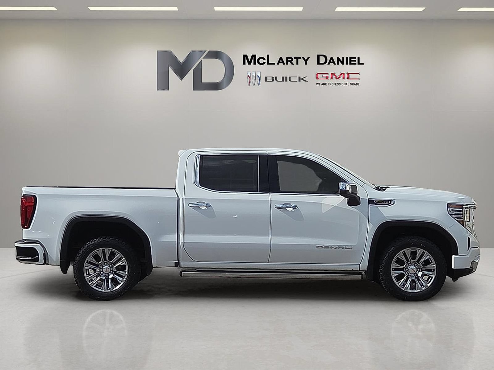 Certified 2023 GMC Sierra 1500 Denali AWD/4WD image 15