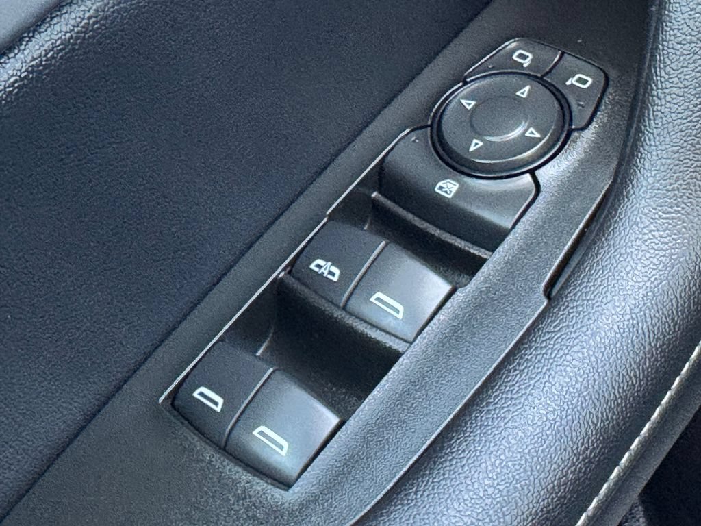 Used 2025 Chevrolet Blazer LT FWD image 30