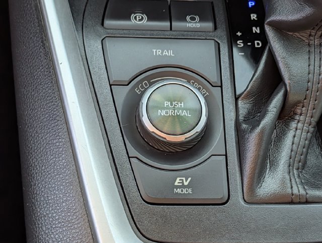 Used 2020 Toyota RAV4 Limited w/ Limited Grade Weather Package AWD/4WD image 15