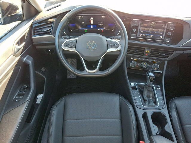 Certified 2023 Volkswagen Jetta SE w/ Panoramic Sunroof Package FWD image 14