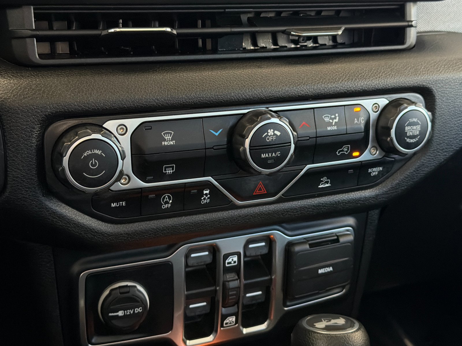 Used 2024 Jeep Wrangler Unlimited Sport AWD/4WD image 18