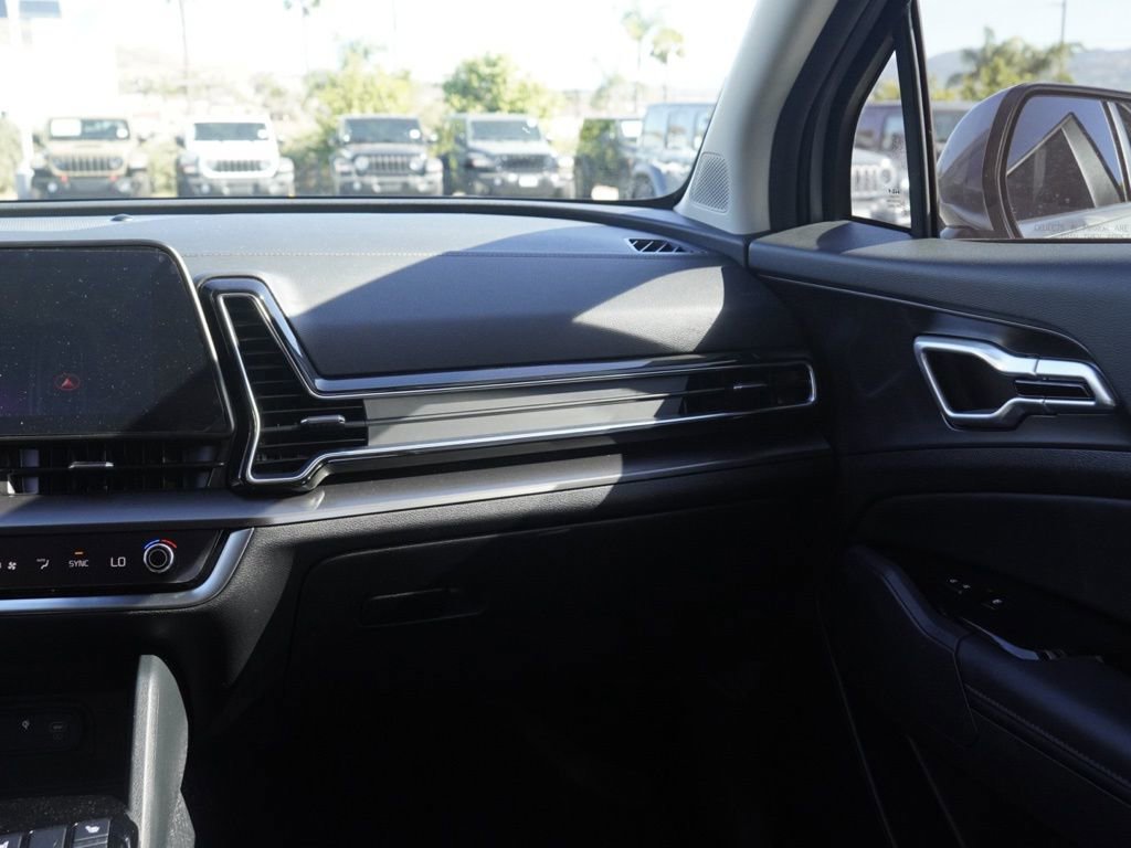 Used 2024 Kia Sportage EX image 25