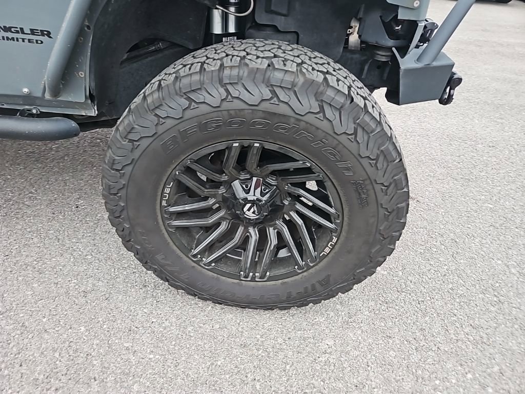 Used 2015 Jeep Wrangler Unlimited Rubicon w/ Connectivity Group image 10