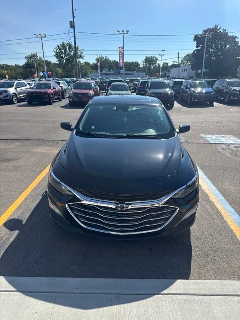 Used 2022 Chevrolet Malibu LT w/ Leather Package FWD image 2