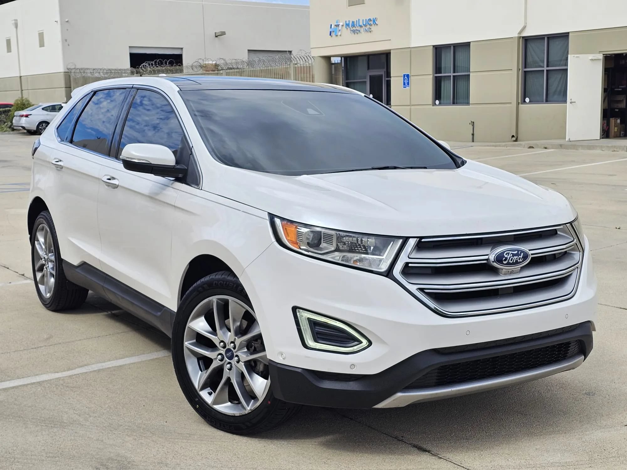 Used 2015 Ford Edge Titanium w/ Equipment Group 302A FWD image 3
