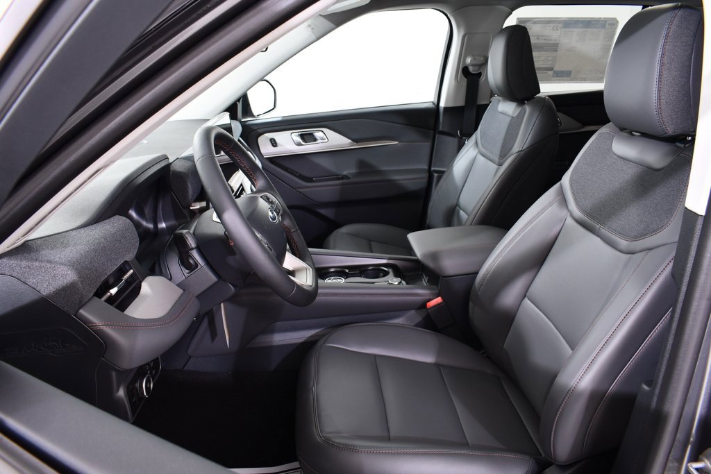 New 2025 Ford Explorer Active w/ Active Comfort Package image 6
