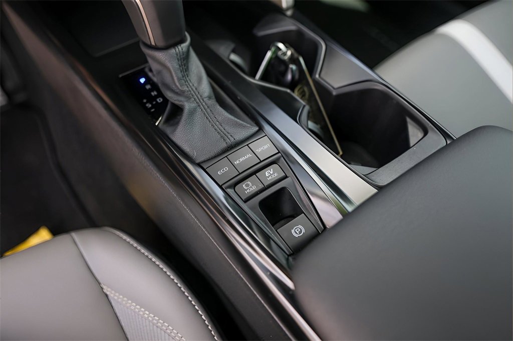 Used 2025 Toyota Camry SE w/ Convenience Package image 21