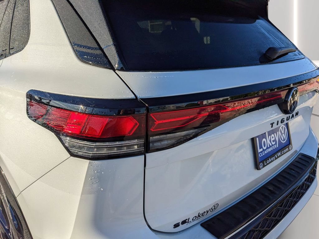 New 2026 Volkswagen Tiguan SE R-Line FWD image 11