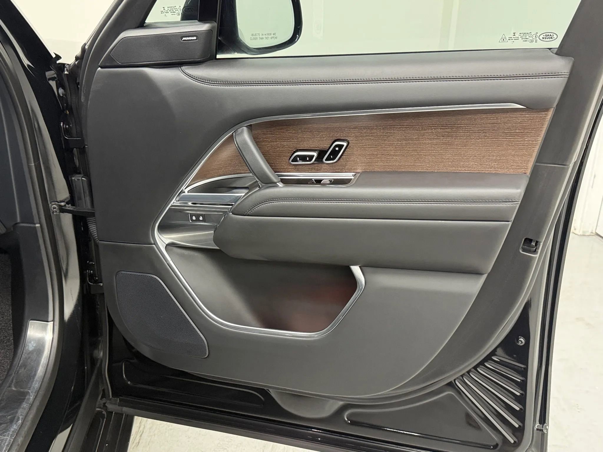 Used 2023 Land Rover Range Rover SE image 16