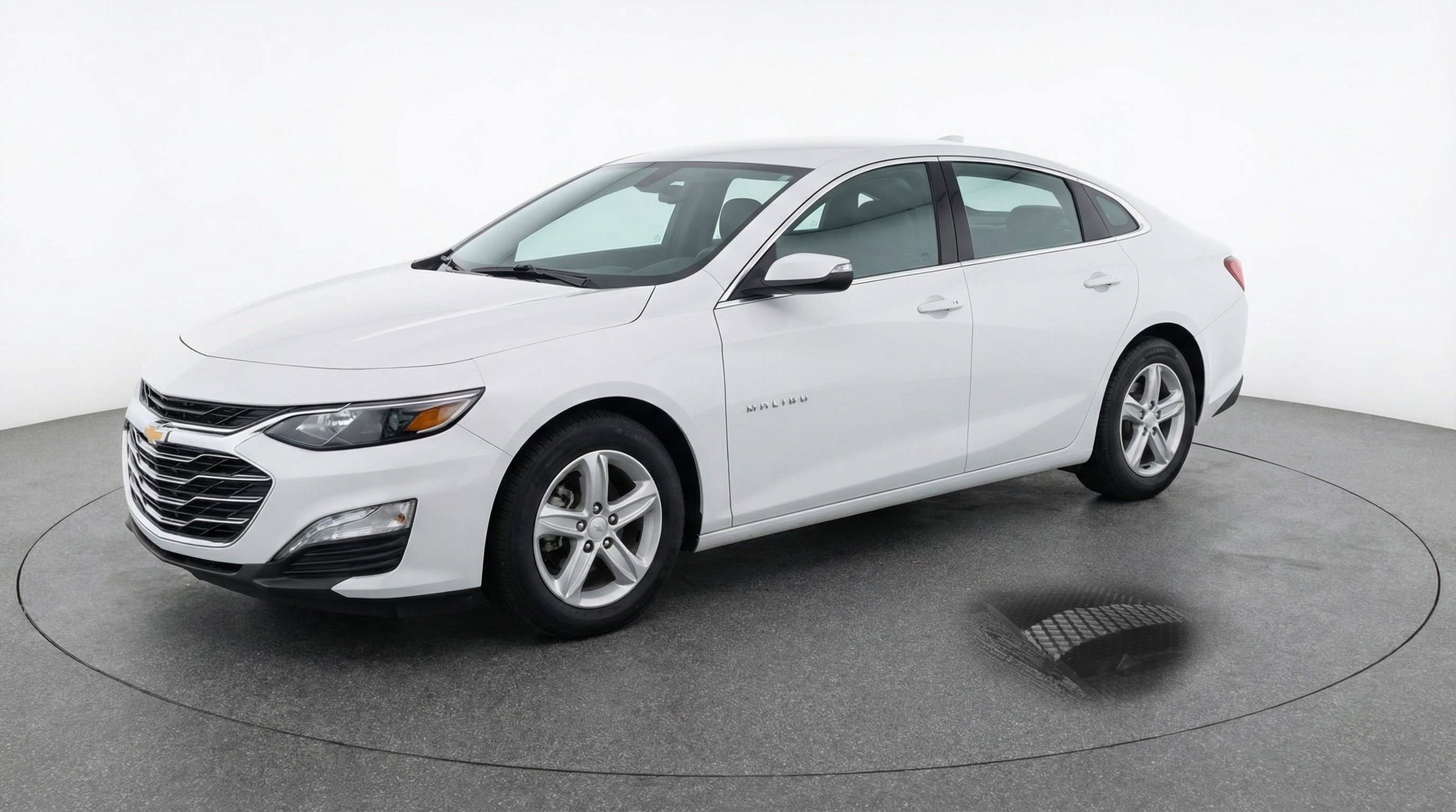 Used 2024 Chevrolet Malibu LT image 3