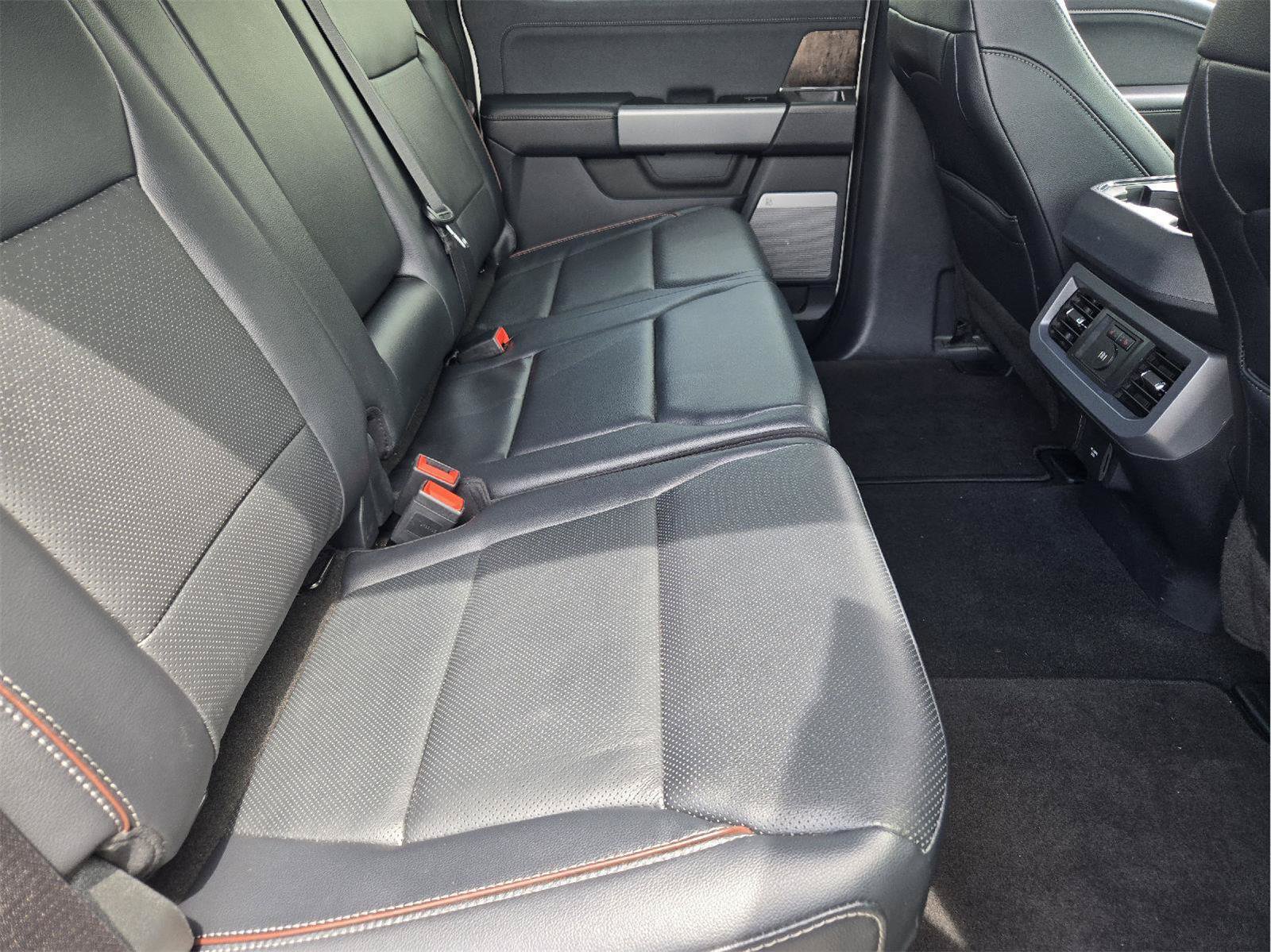 Used 2024 Ford F250 Lariat w/ Lariat Ultimate Package AWD/4WD image 31