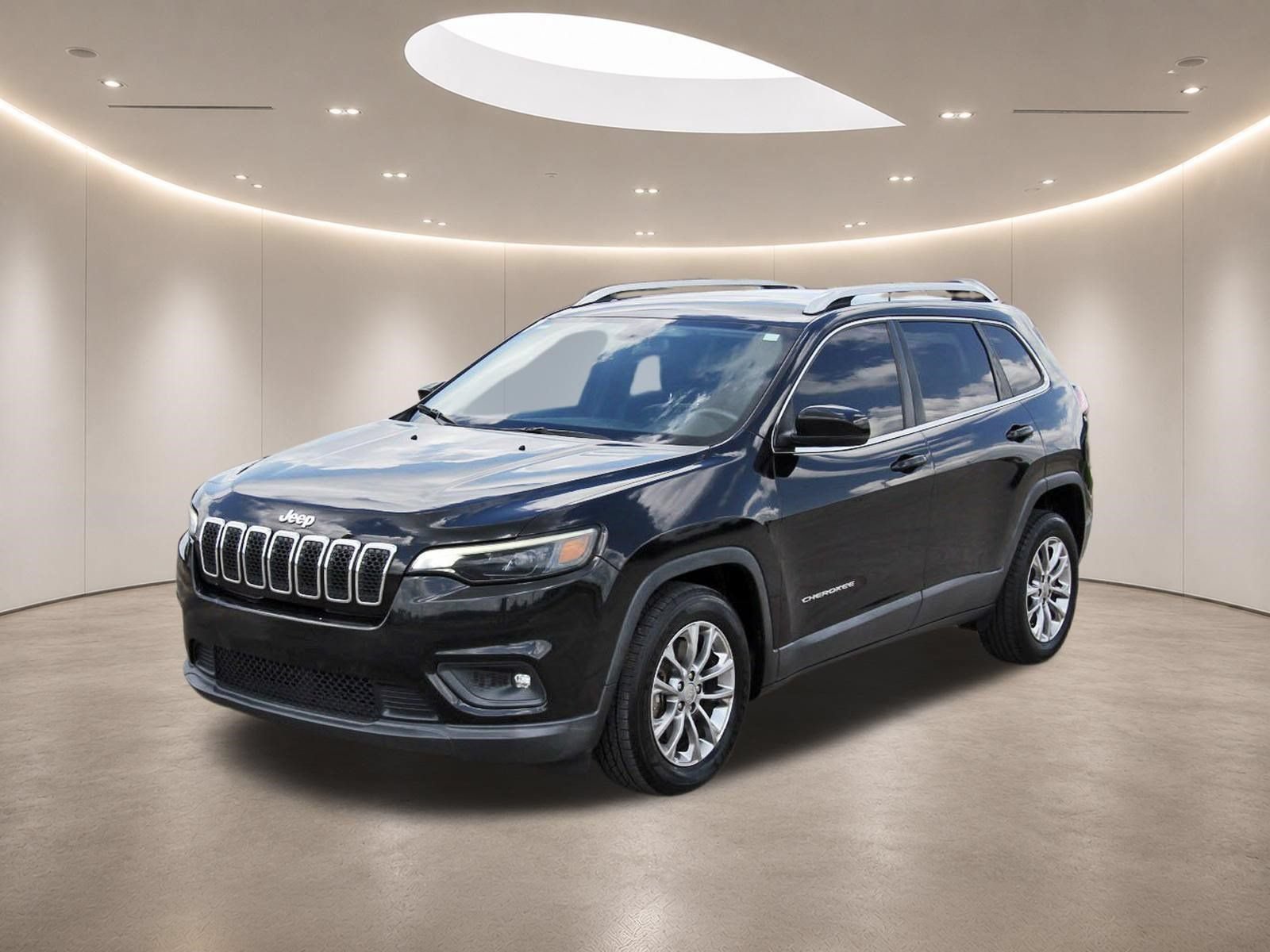 Used 2019 Jeep Cherokee Latitude Plus FWD image 3