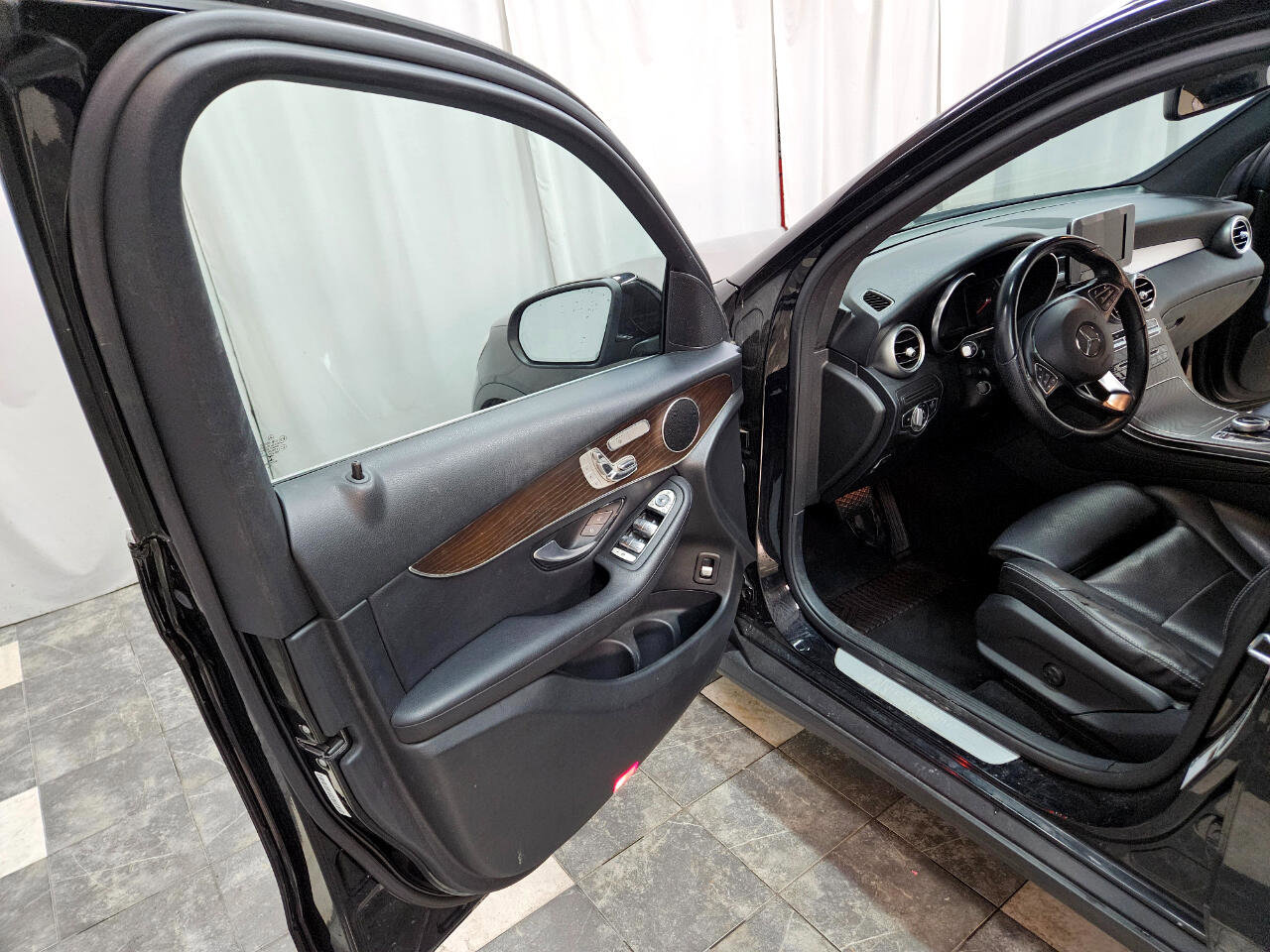 Used 2019 Mercedes-Benz GLC 300 4MATIC image 8