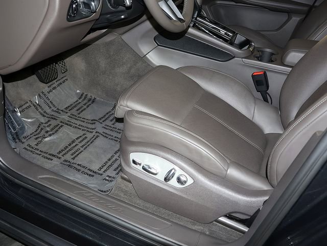 Used 2024 Porsche Macan AWD/4WD image 25