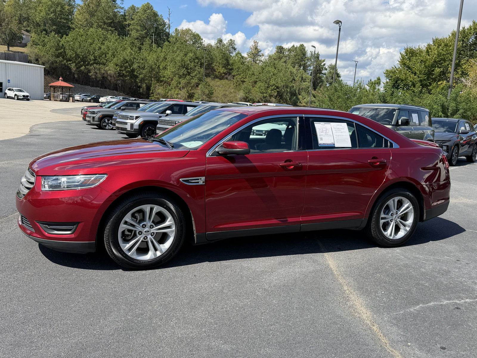 Used 2018 Ford Taurus SEL FWD image 3