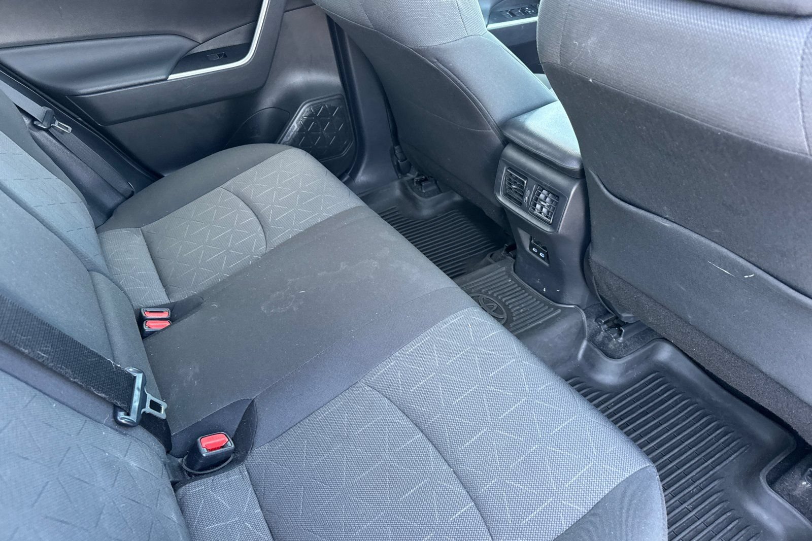 Used 2022 Toyota RAV4 XLE w/ Convenience Package AWD/4WD image 18