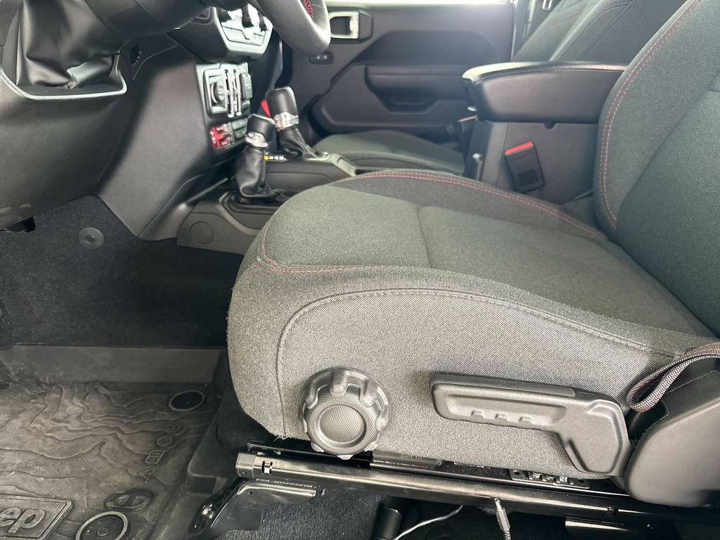 Used 2024 Jeep Wrangler Unlimited Rubicon w/ Safety Group image 14