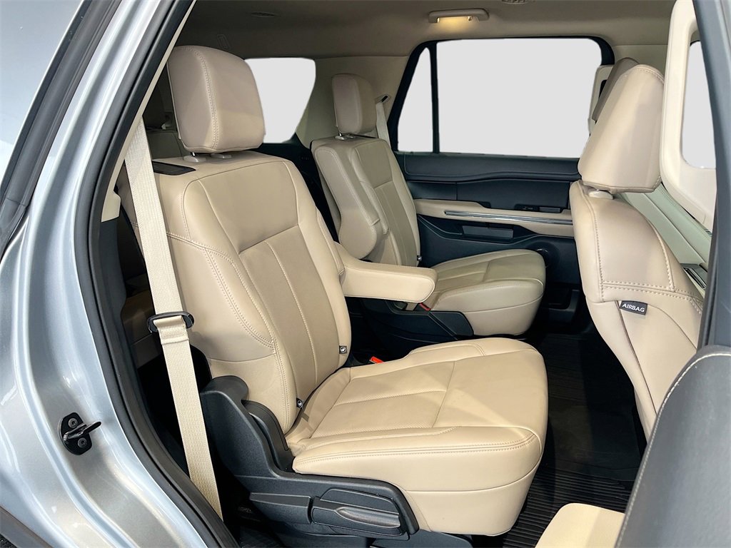 Used 2024 Ford Expedition XLT image 28