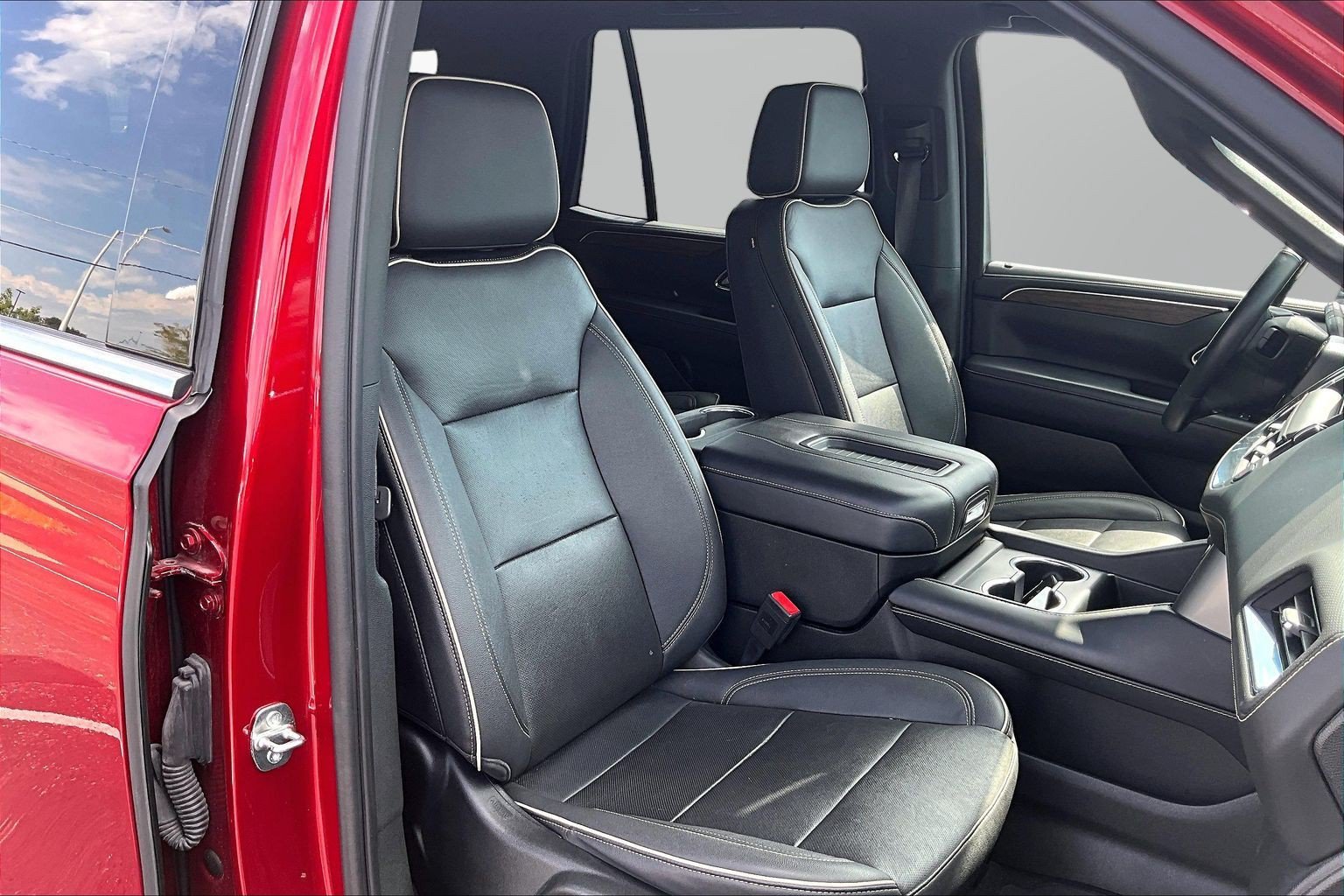 Used 2023 Chevrolet Tahoe Premier w/ Premium Package 2 AWD/4WD image 7