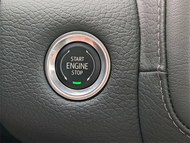 Used 2024 GMC Yukon XL Denali image 32