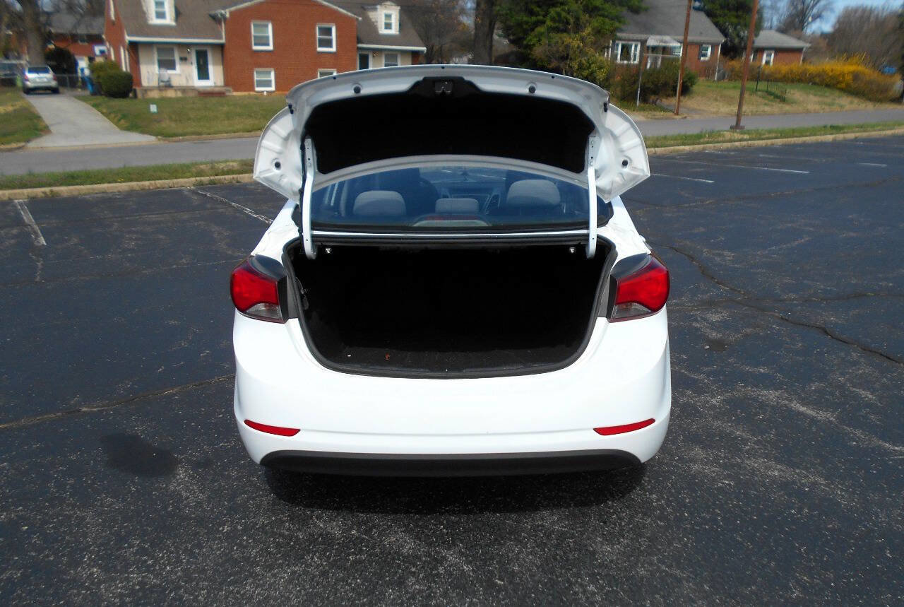 Used 2016 Hyundai Elantra SE FWD image 19
