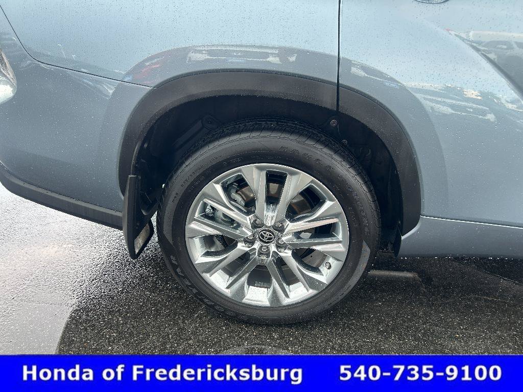 Used 2024 Toyota Highlander Limited AWD/4WD image 33