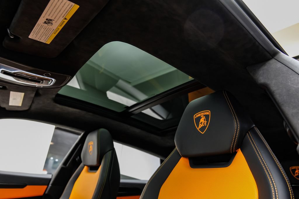 Used 2022 Lamborghini Urus AWD/4WD image 22