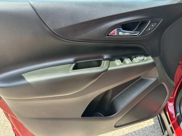 Used 2020 Chevrolet Equinox LT w/ LPO, Floor Liner Package FWD image 14