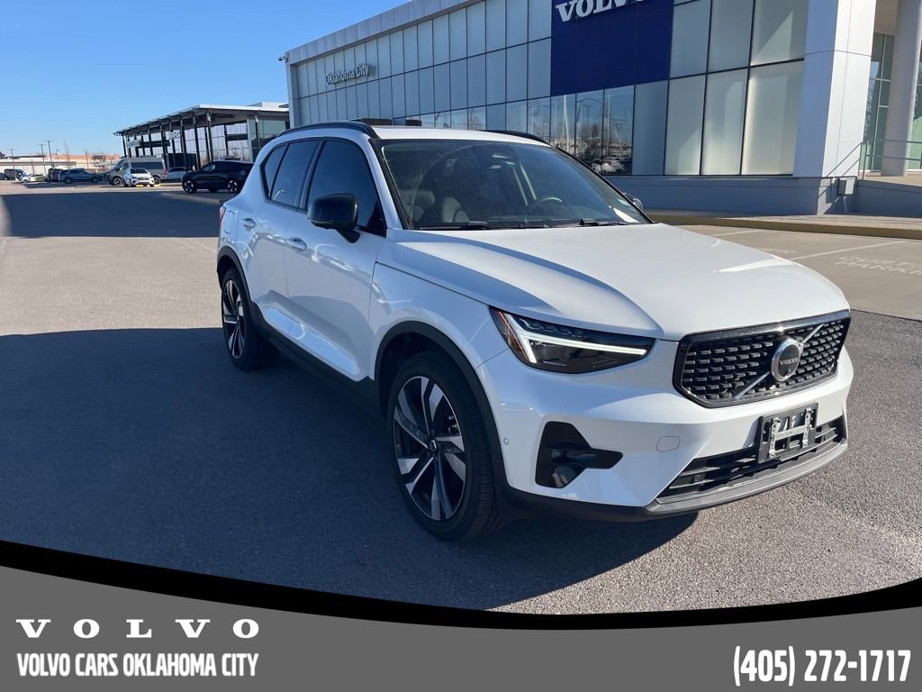 Certified 2023 Volvo XC40 B4 Ultimate w/ Protection Package Premier image 3