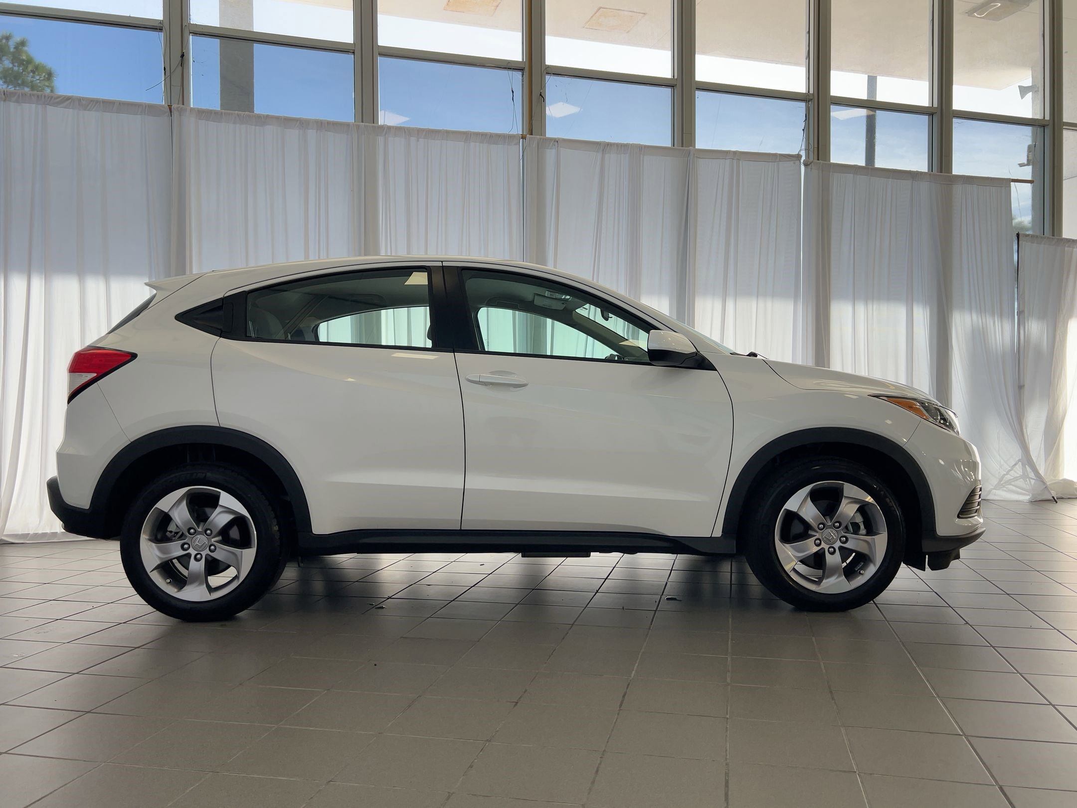Used 2022 Honda HR-V LX image 8