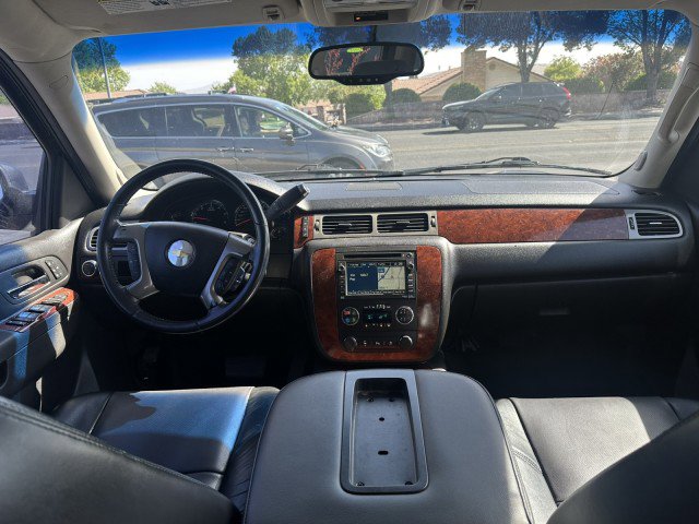 Used 2011 Chevrolet Suburban LTZ RWD image 22