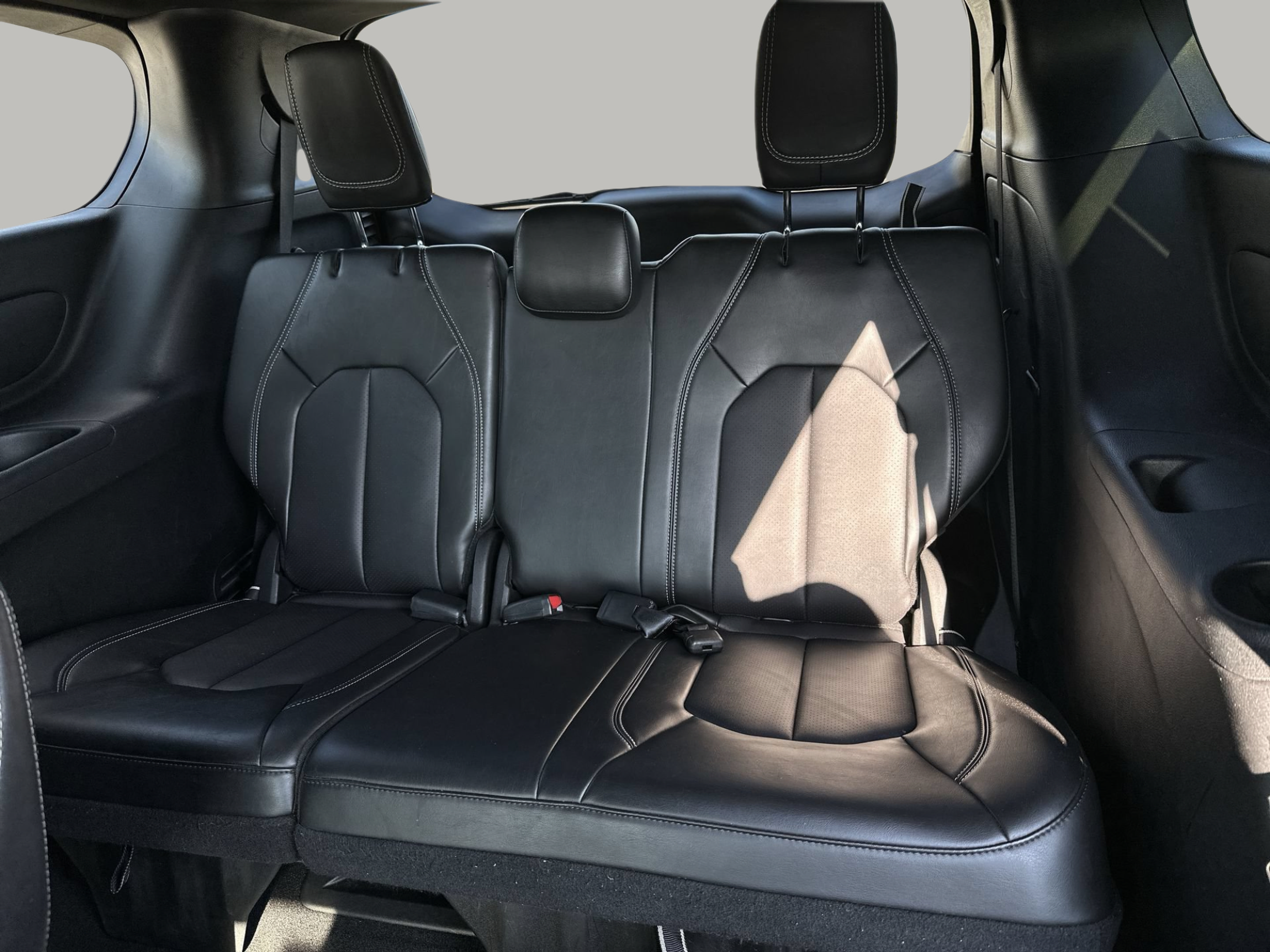 Used 2025 Chrysler Pacifica Select FWD image 24
