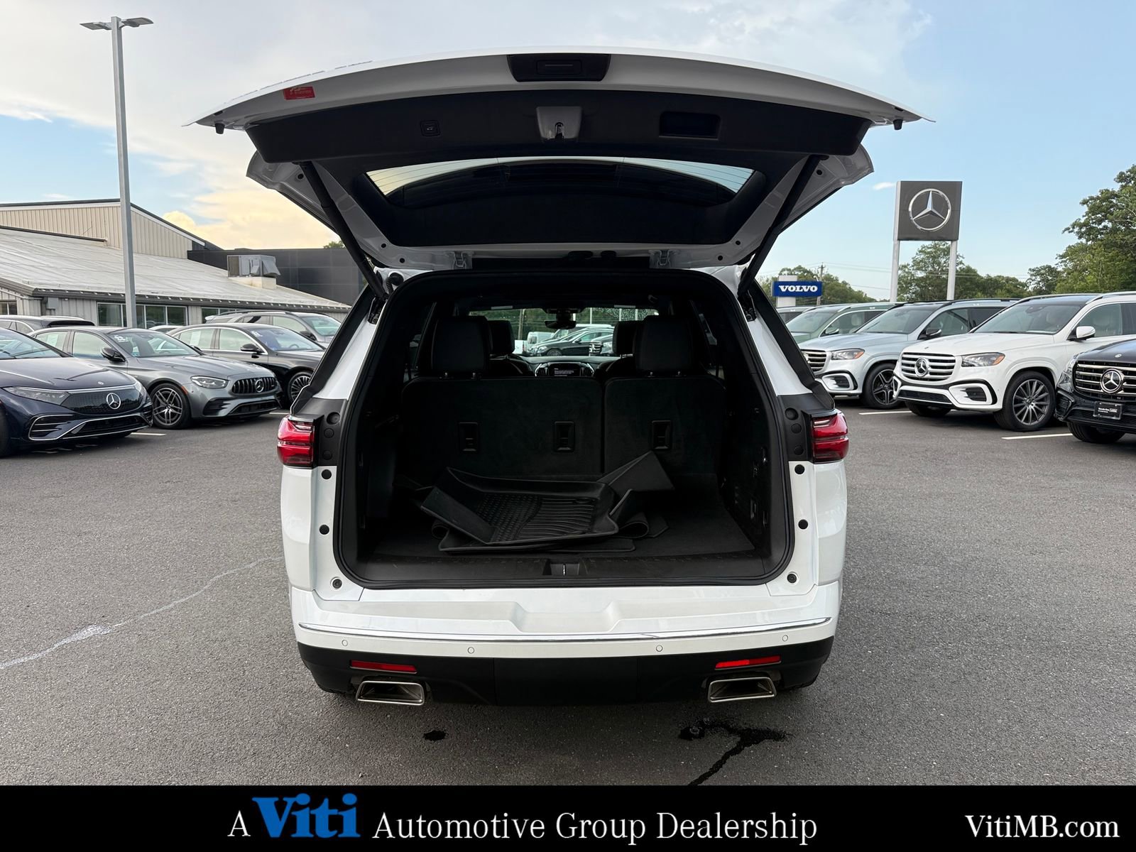Used 2023 Chevrolet Traverse High Country image 24