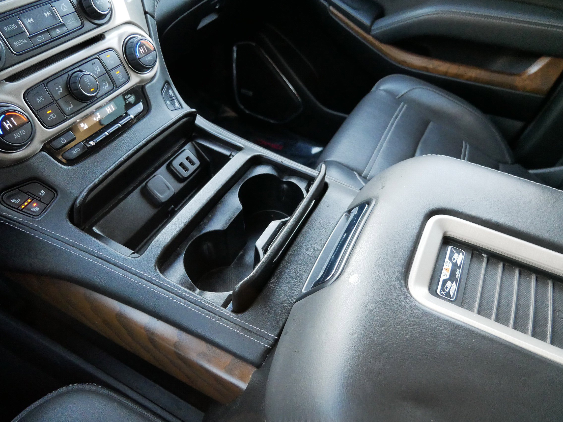 Used 2020 GMC Yukon Denali image 24