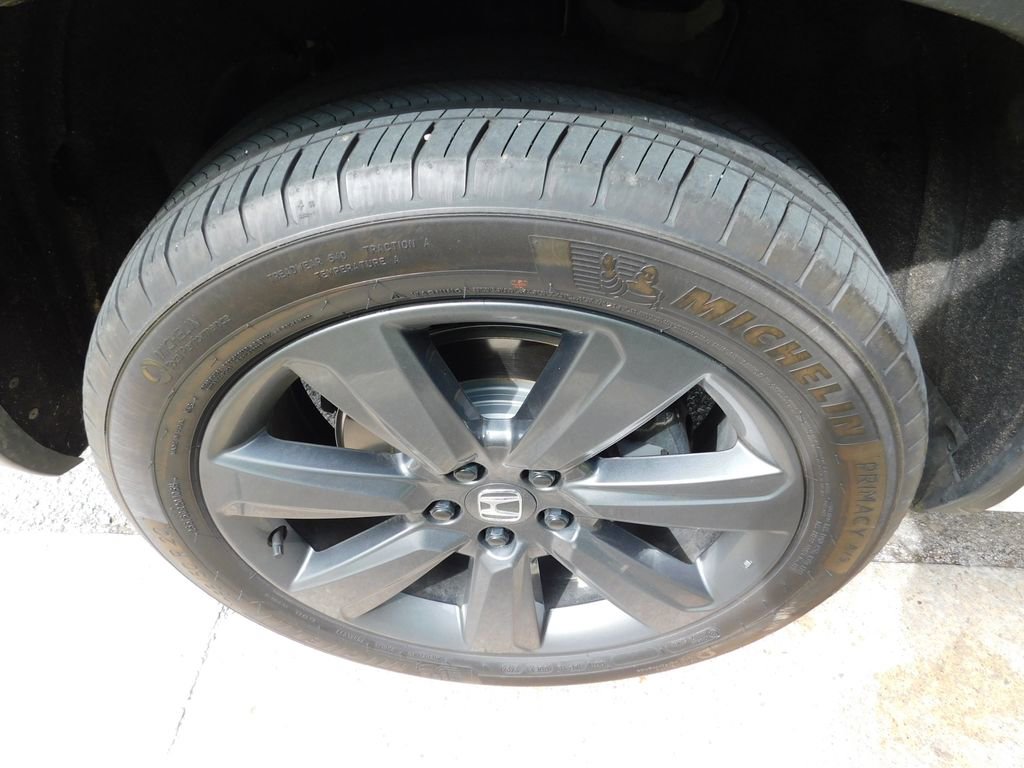 Used 2025 Honda Pilot Sport image 7