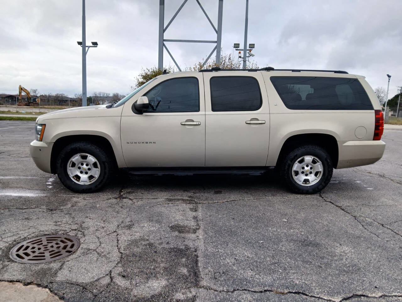 Used 2012 Chevrolet Suburban LT image 4
