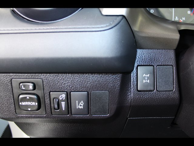 Used 2018 Toyota RAV4 LE w/ All Weather Liner Package AWD/4WD image 18