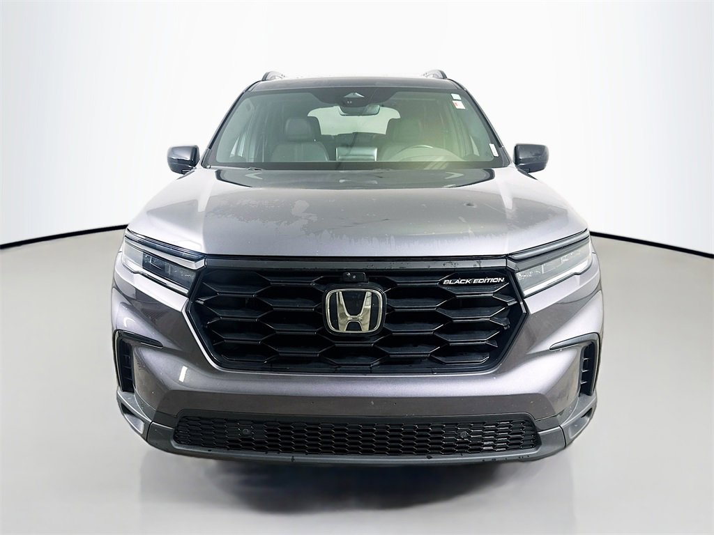 Used 2025 Honda Pilot Black Edition image 2