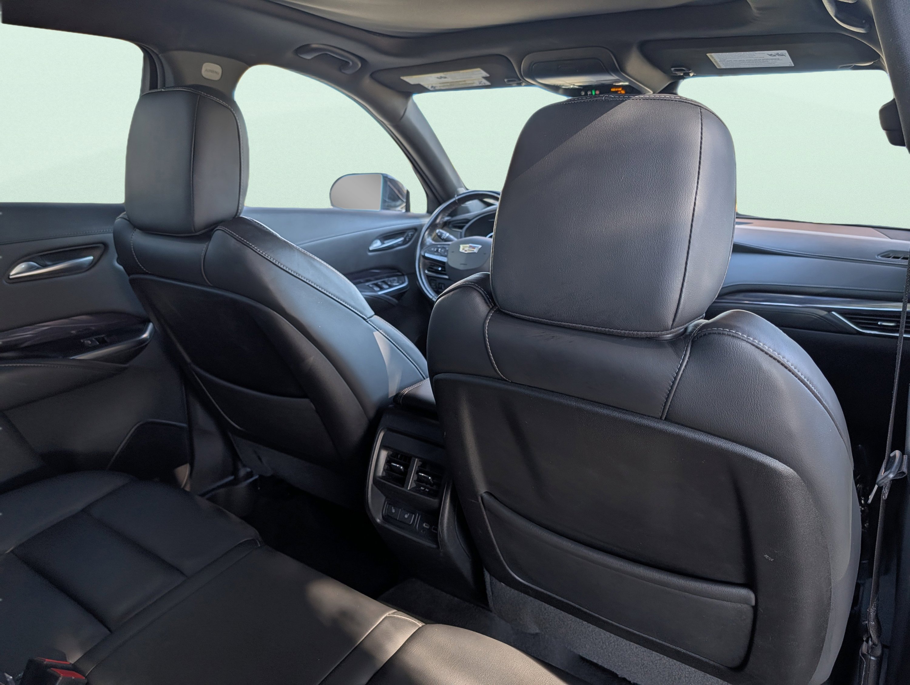 Used 2023 Cadillac XT4 Luxury w/ Cold Weather Package image 22