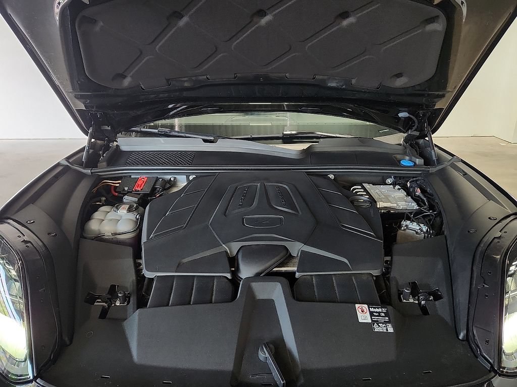 Certified 2026 Porsche Cayenne AWD/4WD image 28