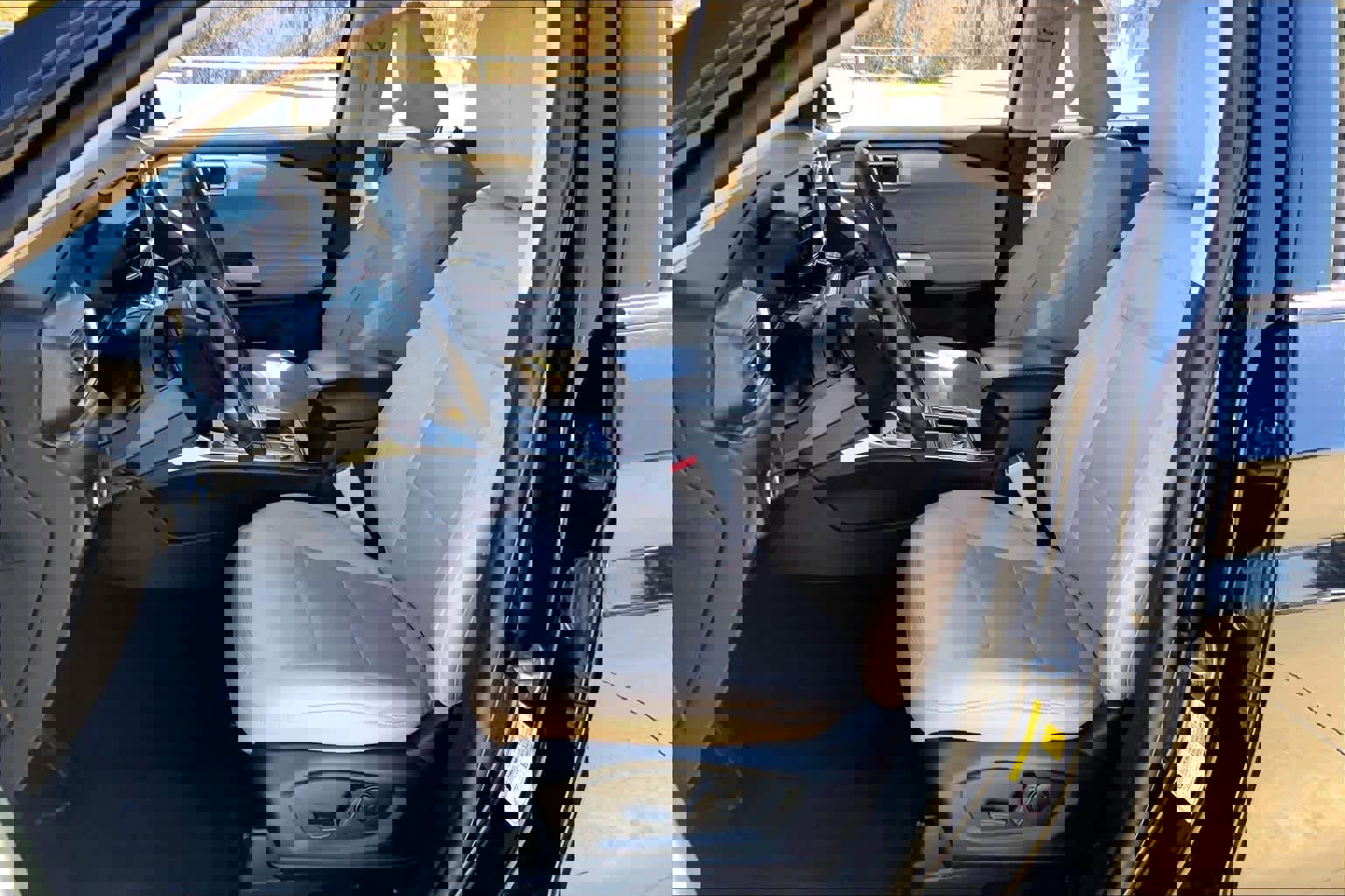 Used 2023 Ford Explorer Limited image 8