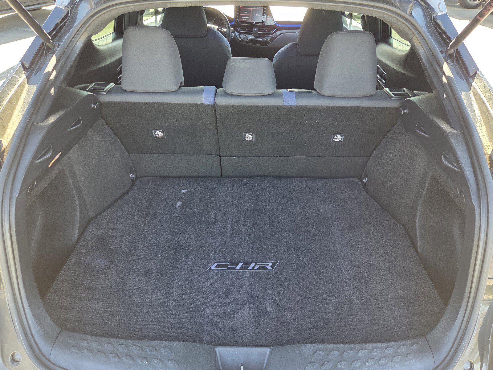 Used 2020 Toyota C-HR XLE image 9