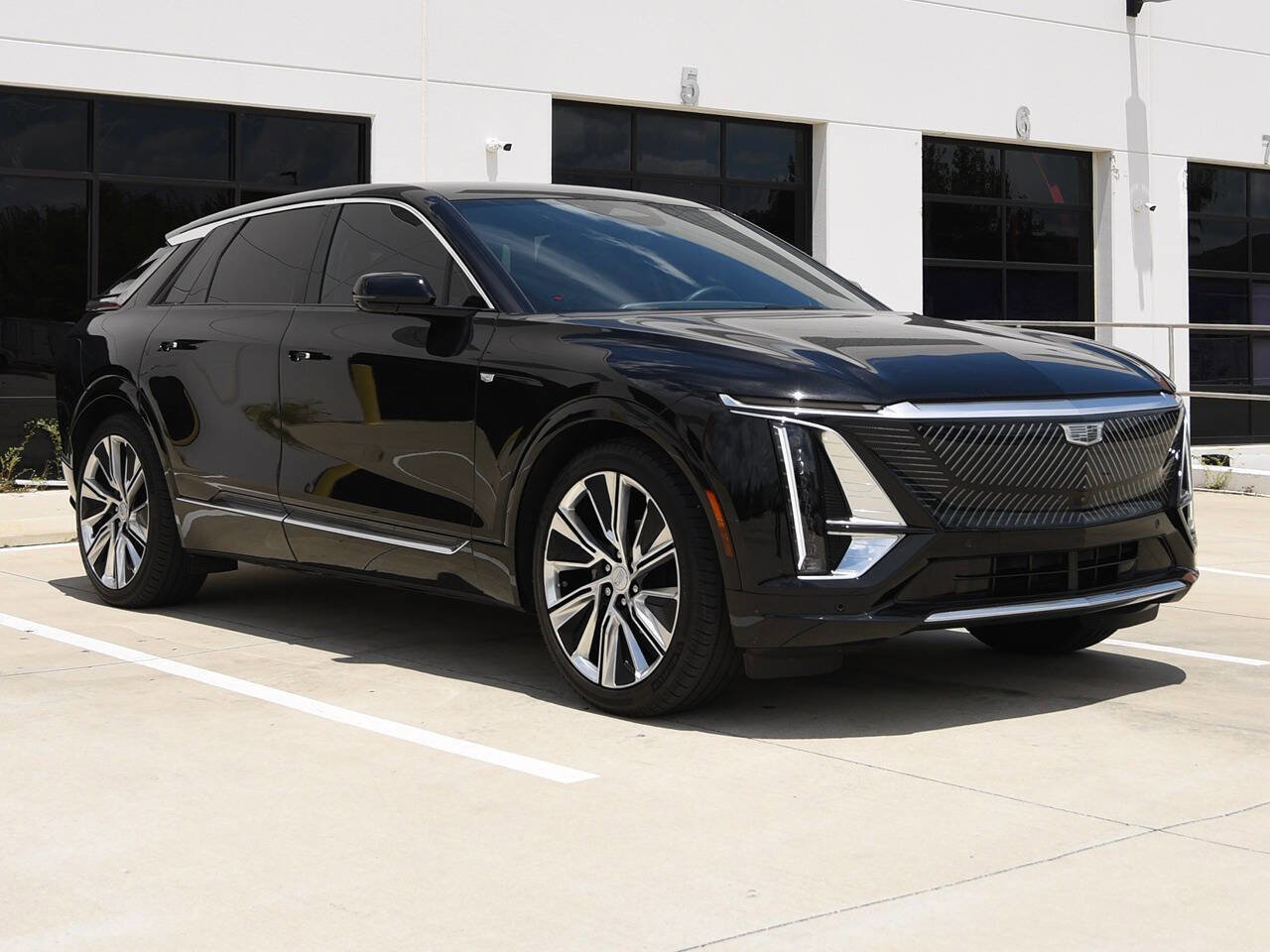 Used 2024 Cadillac Lyriq Luxury RWD image 3
