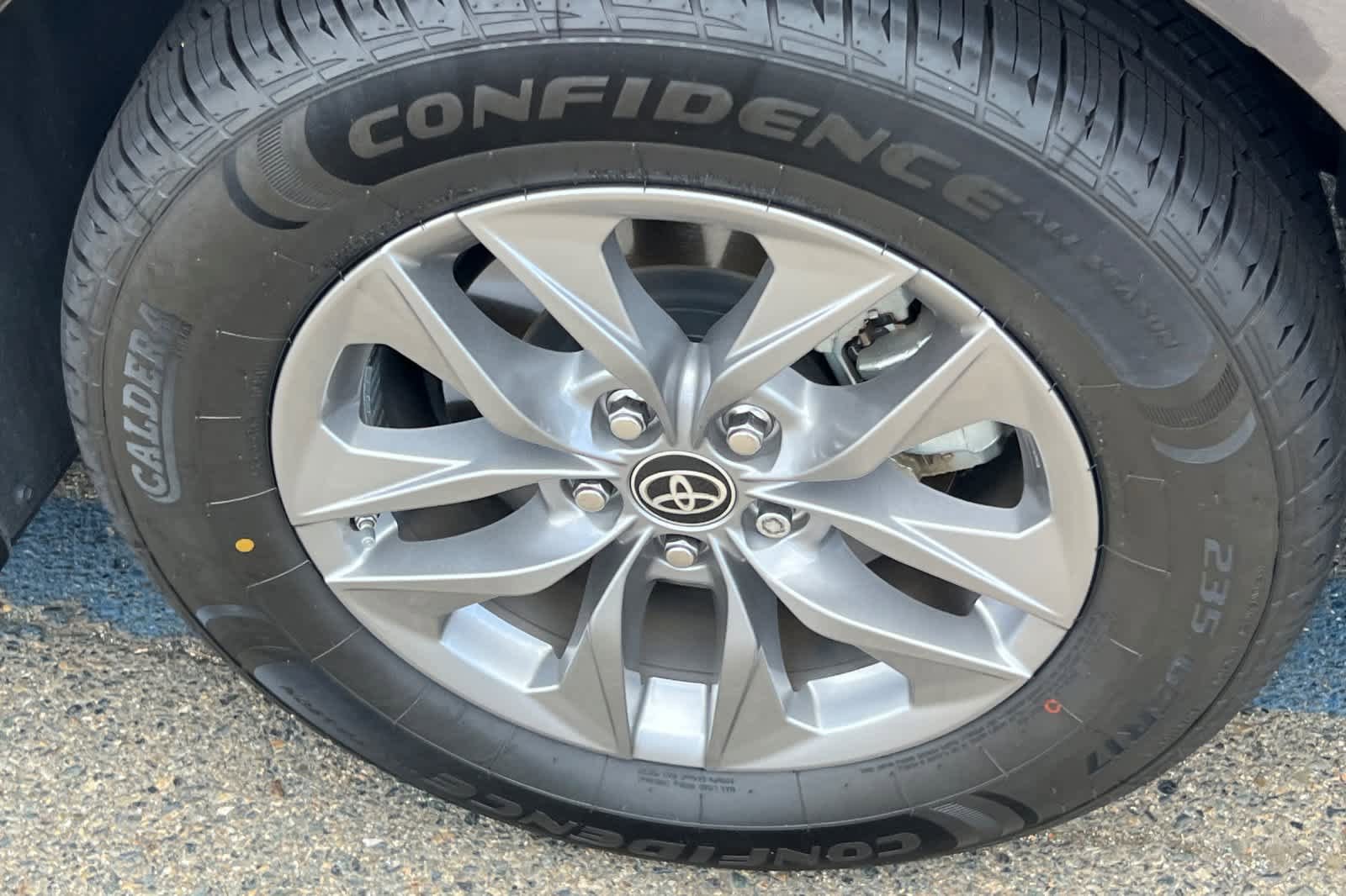 Certified 2024 Toyota Sienna LE FWD image 22