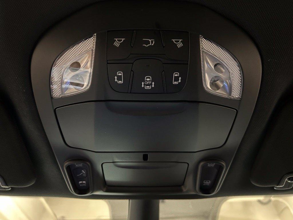 New 2027 Chrysler Pacifica Limited FWD image 26