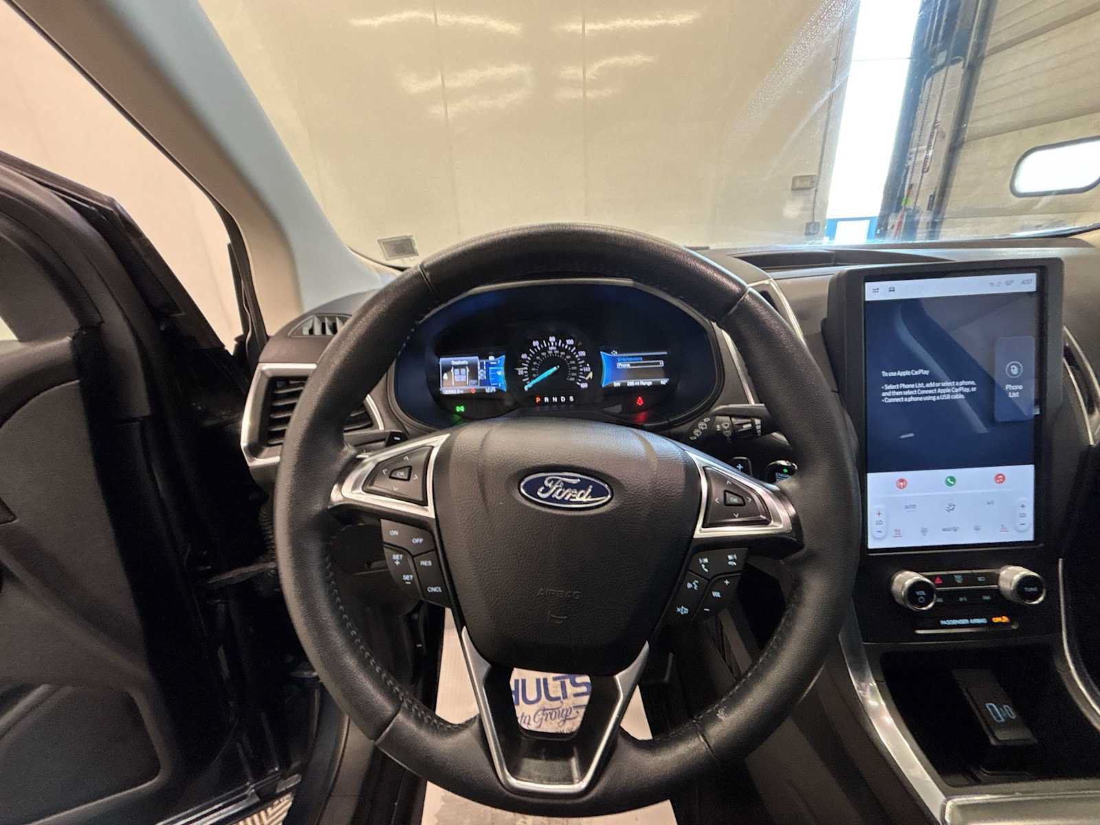 Used 2023 Ford Edge Titanium w/ Class II Trailer Tow Package AWD/4WD image 11