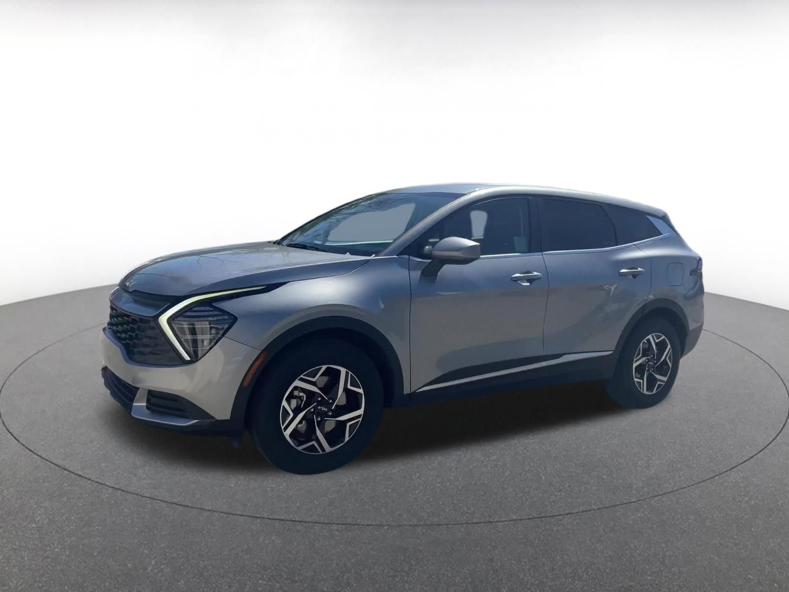 Used 2025 Kia Sportage LX image 7