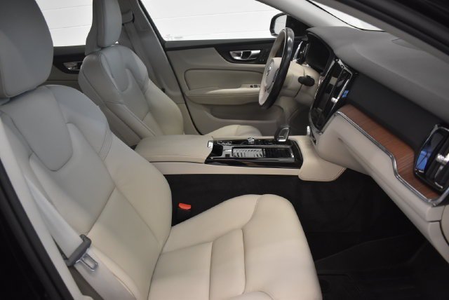 Used 2022 Volvo S60 T8 R-Design Expression w/ Premium Package AWD/4WD image 19